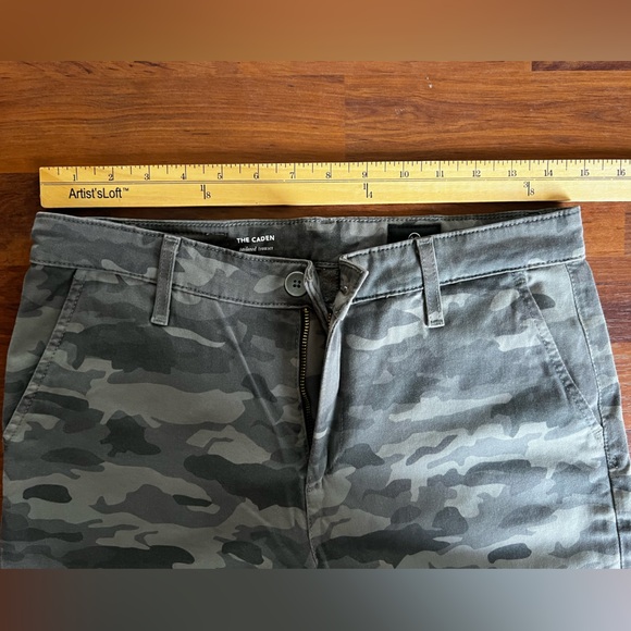 AG‎ the Caden camo trouser size 27R - Picture 4 of 10